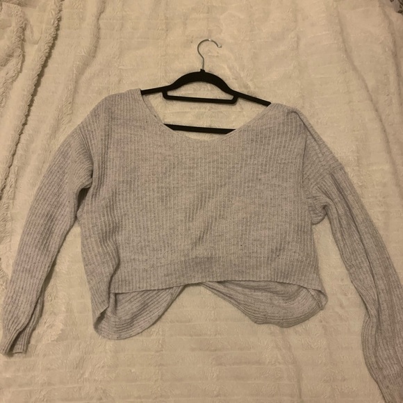Twist back cropped sweater - Picture 1 of 3